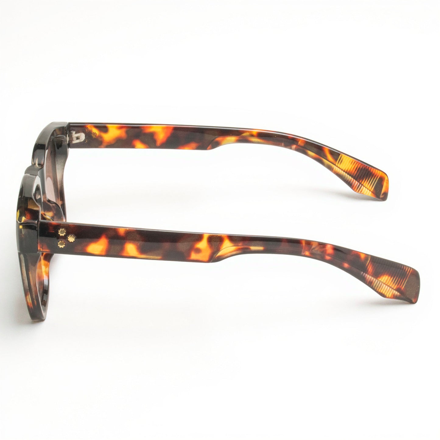 Close-up Urban Tortoise Square Sunglasses Frame Detail UV400 Stylish Unisex Design