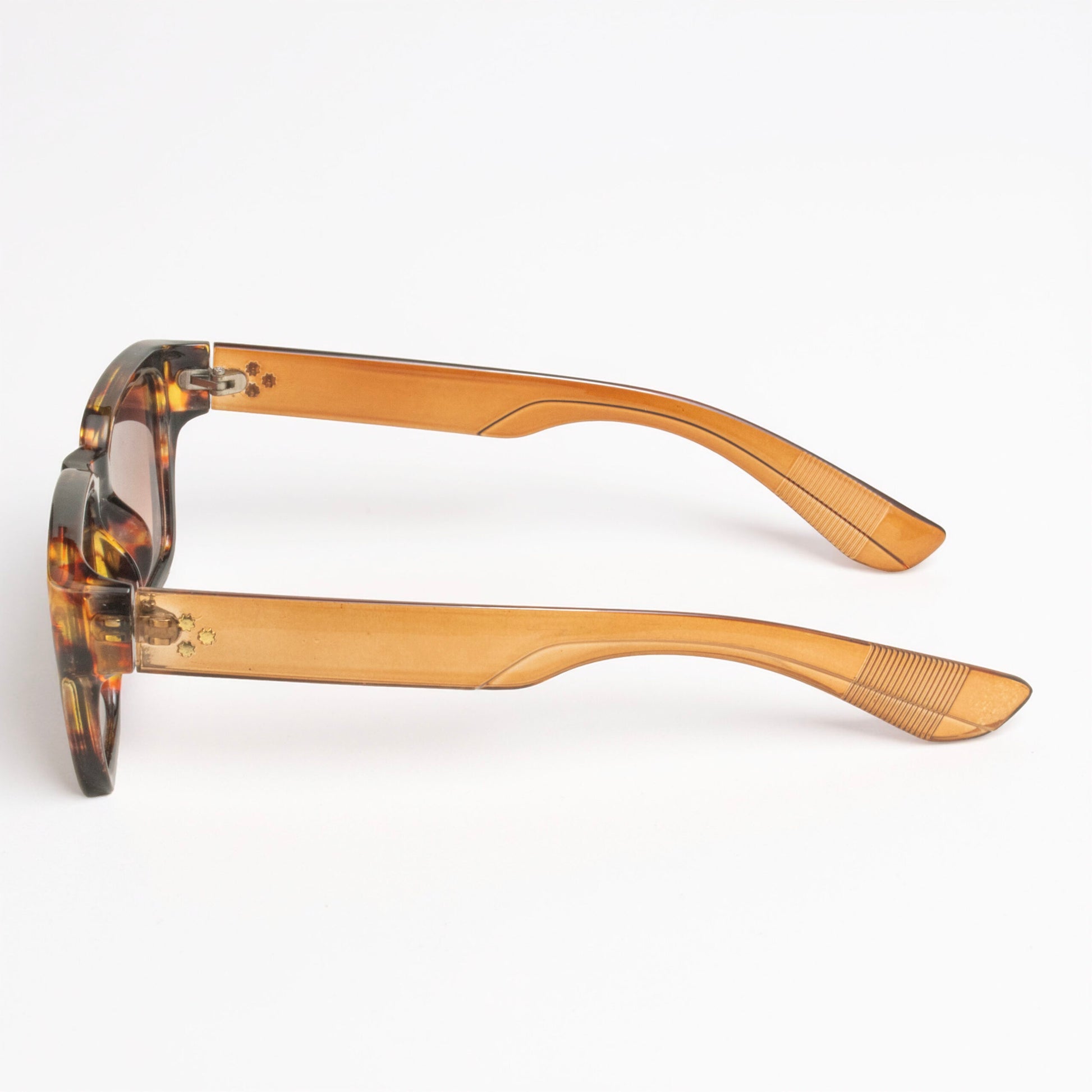 Close-up Verlin Sunglasses Frame Detail Premium Tortoise Pattern UV Protection Eyewear